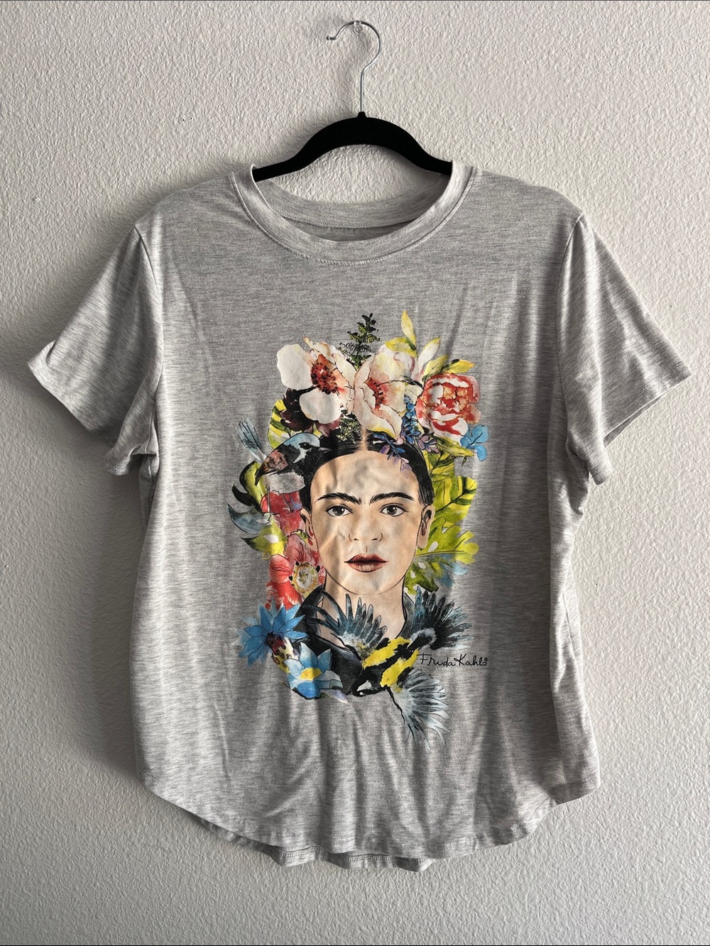 Frida Kahlo Portrait Floral Graphic Tee - Women's Short Sleeve in Gray